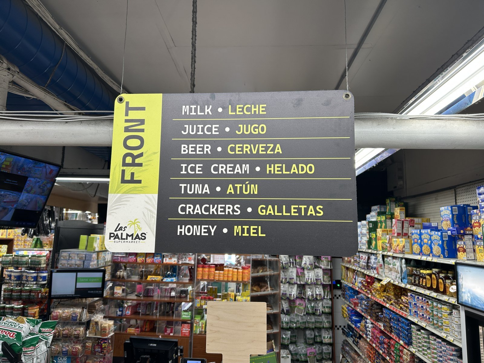Letrero de categorías junto a las registradoras de Las Palmas Supermarket